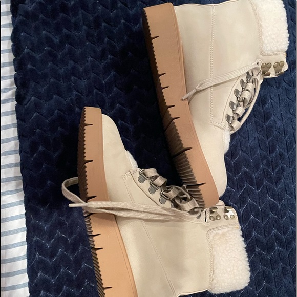 Boots - Picture 2 of 5